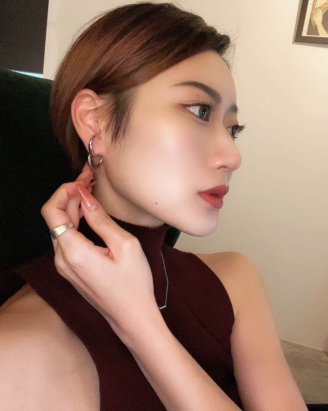浅野琳のインスタグラム：「... アクセサリーは銀色が好きです  #浅野琳  #accessory #tiffany #binna #bijumam  #silveraccessory  #着物 #きもの #kimono #和装 #侘び寂び #わびさび #浮世絵 #ukiyoe #和彫 #古き良き #japan #japanculture」