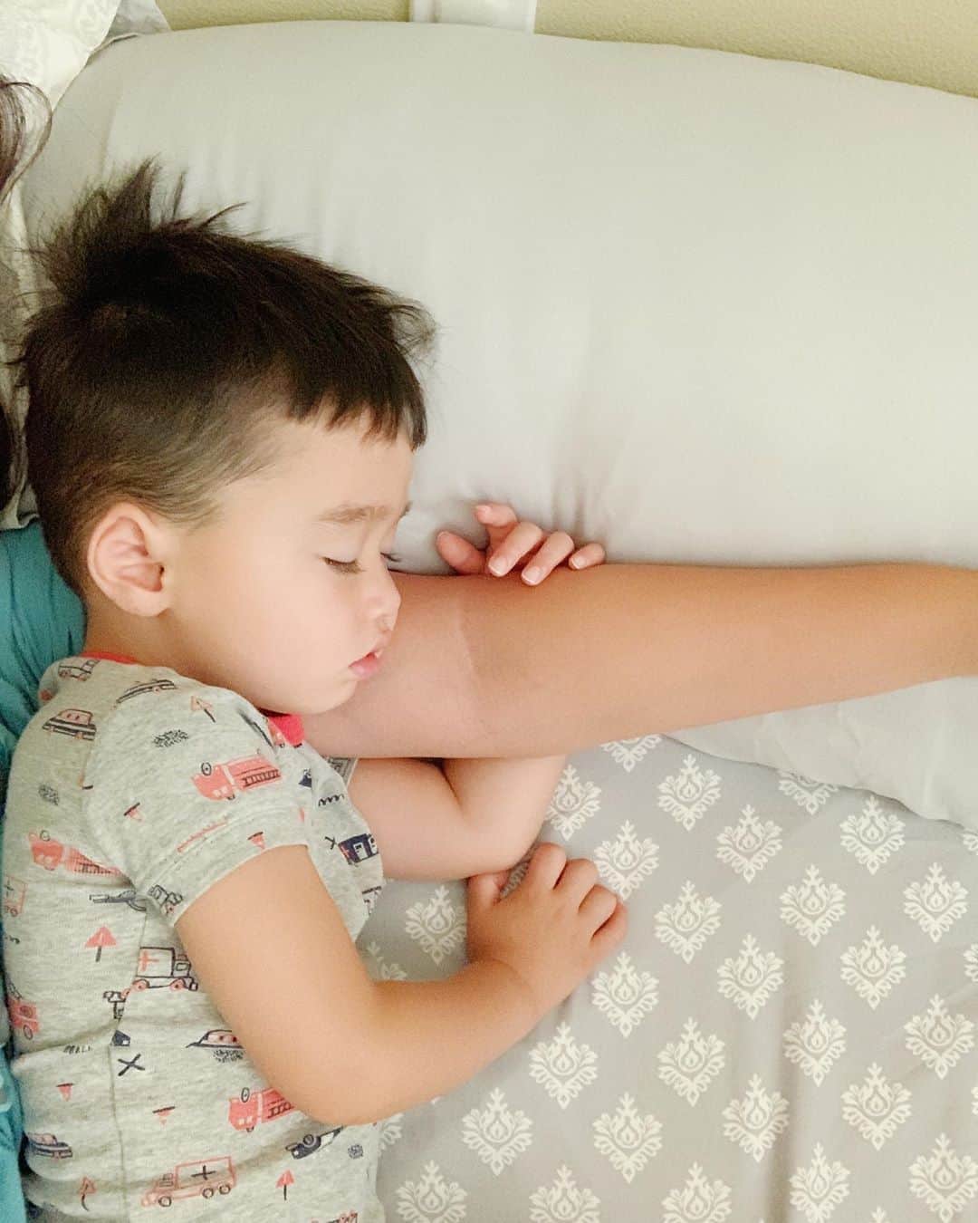 エリナ シルカのインスタグラム：「まだまだ赤ちゃんだな〜🥰」