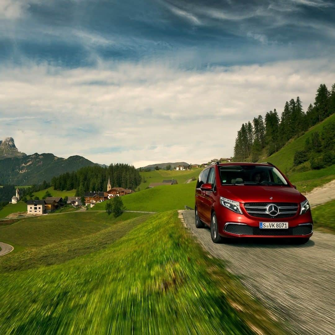 メルセデス・ベンツさんのインスタグラム写真 - (メルセデス・ベンツInstagram)「Summertime is waiting for you. ☀️  📷  @thomasvanrooij for #MBSocialcar  #MercedesBenz #VClass #MBVans」7月15日 16時05分 - mercedesbenz