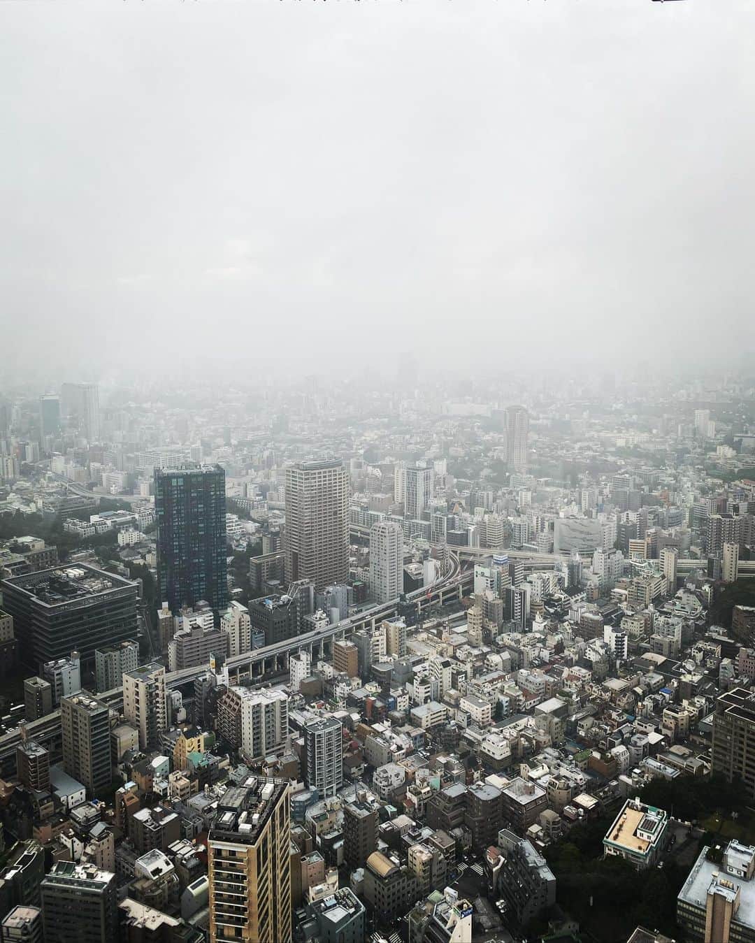 鷲尾伶菜さんのインスタグラム写真 - (鷲尾伶菜Instagram)「雨も嫌いではないけど、 梅雨明けはいつかな？」7月15日 16時10分 - reina.washio.official