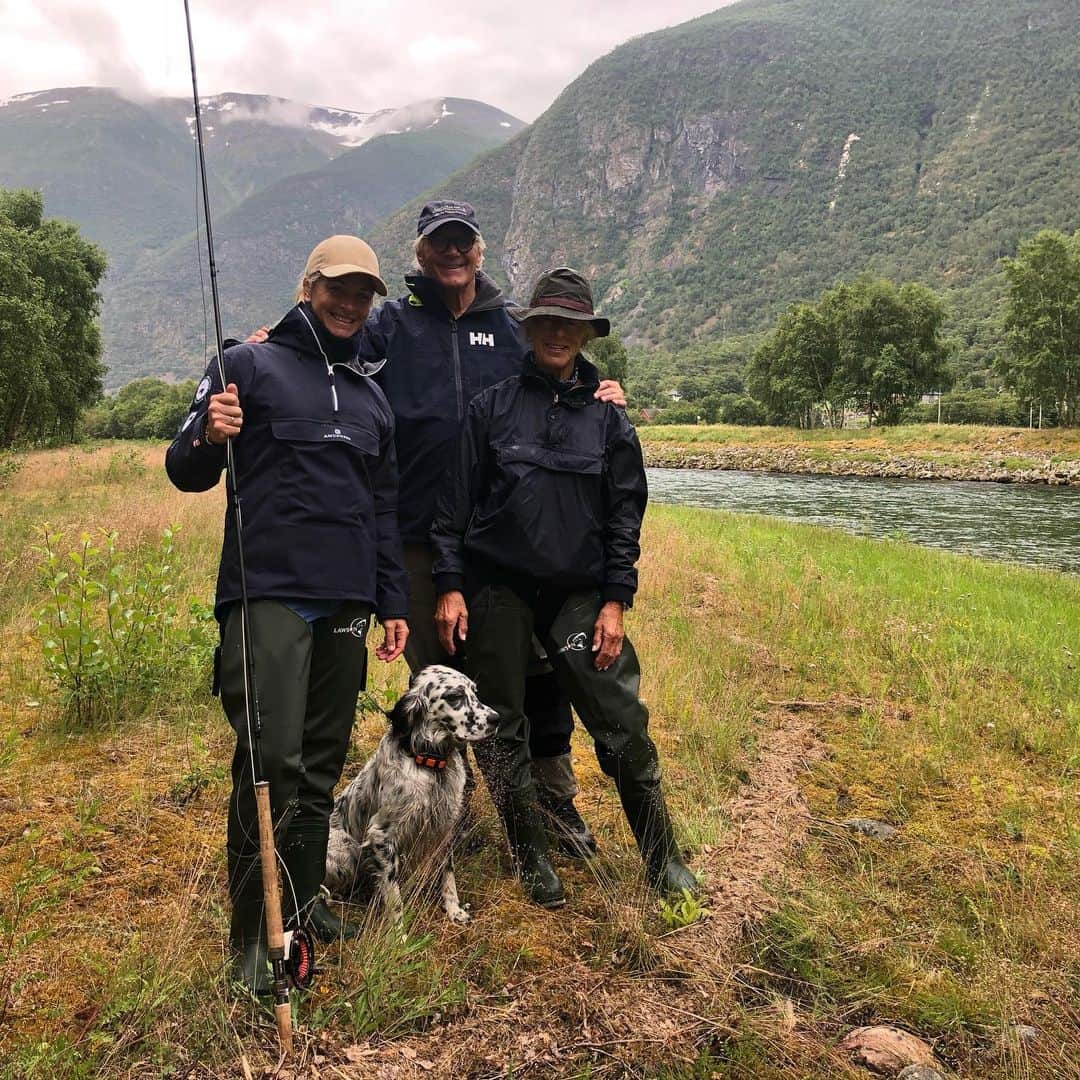 スーザン・ペターセンさんのインスタグラム写真 - (スーザン・ペターセンInstagram)「Summer adventures 2020.... to be continued.. #Lærdal #flyfishing #nofish #flåmbanen #flaamzipline #rallarvegen #leikanger」7月15日 16時20分 - suzannpettersen