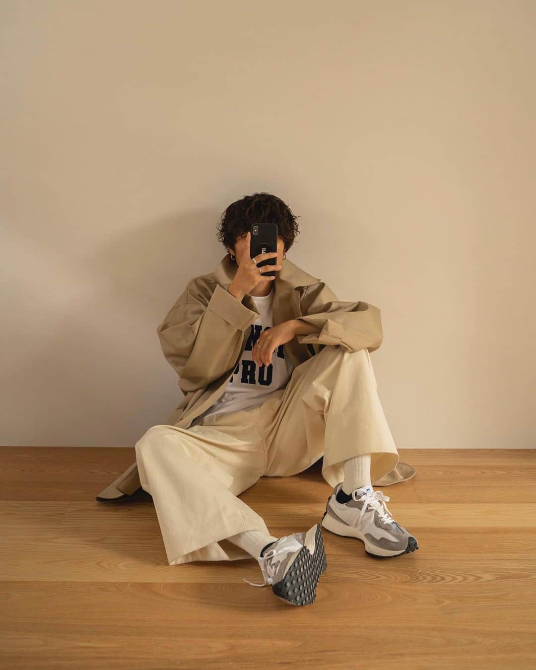 Ryoさんのインスタグラム写真 - (RyoInstagram)「ㅤㅤㅤㅤㅤㅤㅤㅤㅤㅤㅤㅤㅤ 引っ越したけど、 まだ部屋に何もないです笑 ㅤㅤㅤㅤㅤㅤㅤㅤㅤㅤㅤㅤㅤ #camielfortgens #ennoy #studionicholson  #newbalance327」7月15日 16時20分 - ryo__takashima