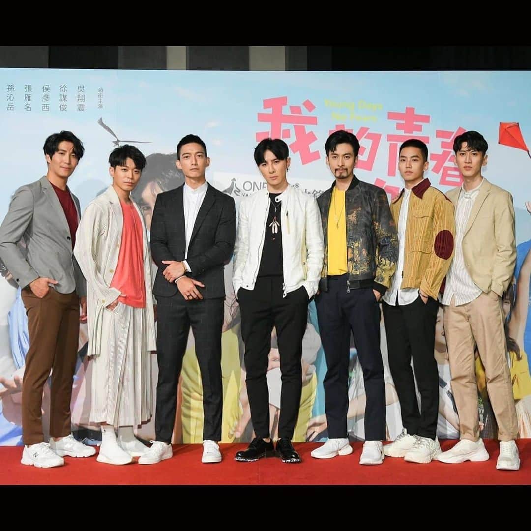 ダンソン・タンのインスタグラム：「總有一款妳的菜系列~第二彈 今晚八點 歡迎選購 #還是也可能沒有 #我的青春沒在怕 #首映會 #唐禹哲 #DT #HOTHEART #SEVENDAYS」