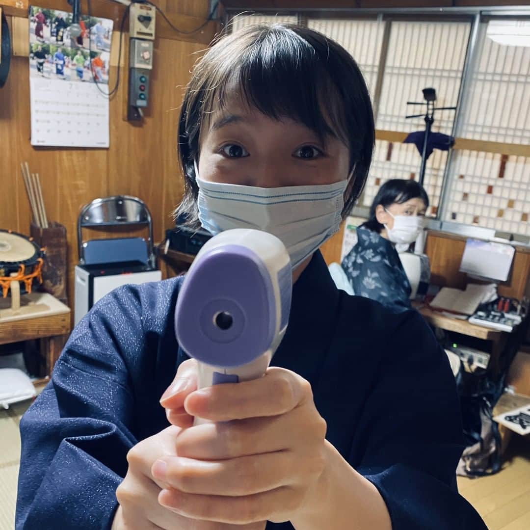 柳家三之助さんのインスタグラム写真 - (柳家三之助Instagram)「末廣亭なう。近頃は楽屋入りすると前座警察にいきなり銃口を向けられます。#rakugo」7月15日 16時54分 - sannosuke