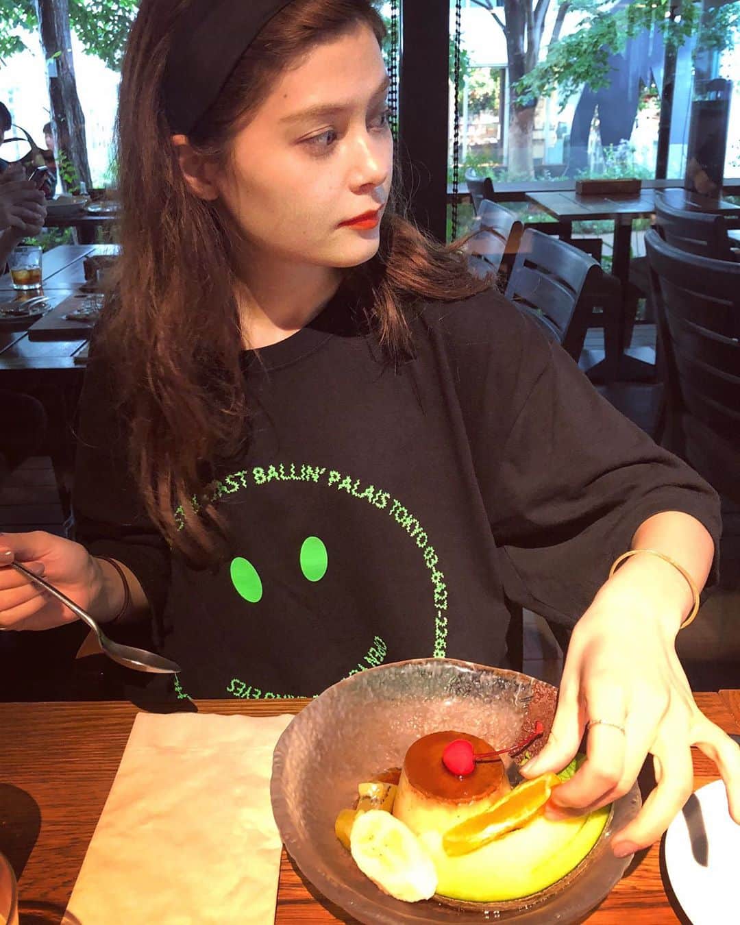 エイミーのインスタグラム：「好きな物は最後に食べたい派🍮」