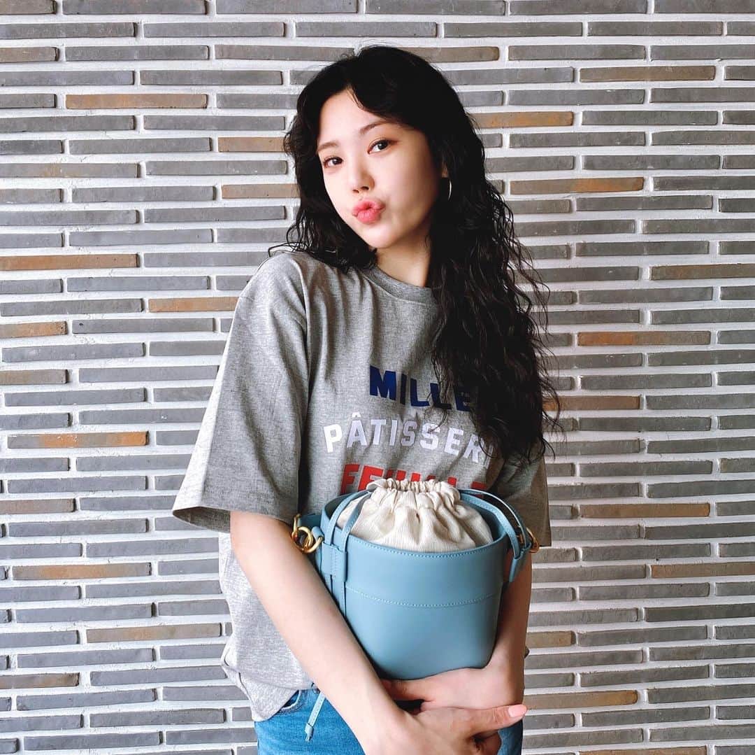 リジ のインスタグラム：「아르미가 찍어줬어용🥰 Photo by @ahnahr  #밀리유미유#milieumieux」