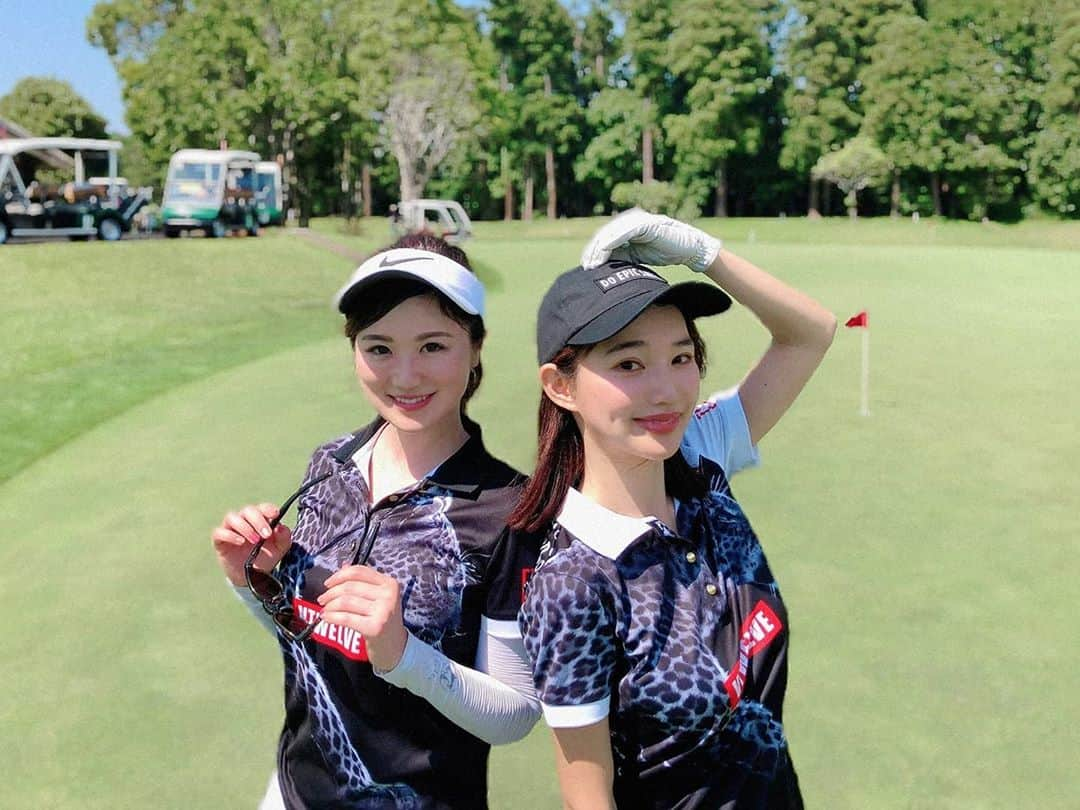 保坂玲奈さんのインスタグラム写真 - (保坂玲奈Instagram)「______#⛳ . . あずさんとV12で双子コーデ🐯❤︎🐯‪‪ サングラスも2人ともEyevol😎 . . . #V12#ゴルフウェア#ゴルフコーデ#ラウンドコーデ#双子コーデ#ゴルフ女子#インスタゴルフ女子#インスタゴルフ部#ゴルフ初心者#篭坂ゴルフクラブ」7月15日 17時07分 - __renao_0707