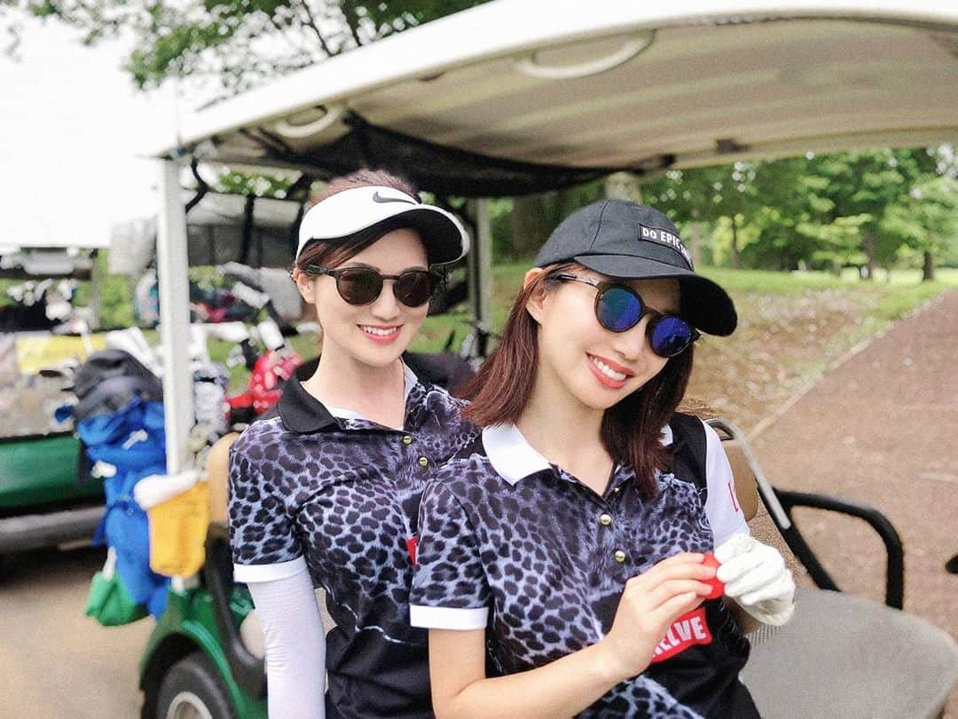 保坂玲奈さんのインスタグラム写真 - (保坂玲奈Instagram)「______#⛳ . . あずさんとV12で双子コーデ🐯❤︎🐯‪‪ サングラスも2人ともEyevol😎 . . . #V12#ゴルフウェア#ゴルフコーデ#ラウンドコーデ#双子コーデ#ゴルフ女子#インスタゴルフ女子#インスタゴルフ部#ゴルフ初心者#篭坂ゴルフクラブ」7月15日 17時07分 - __renao_0707