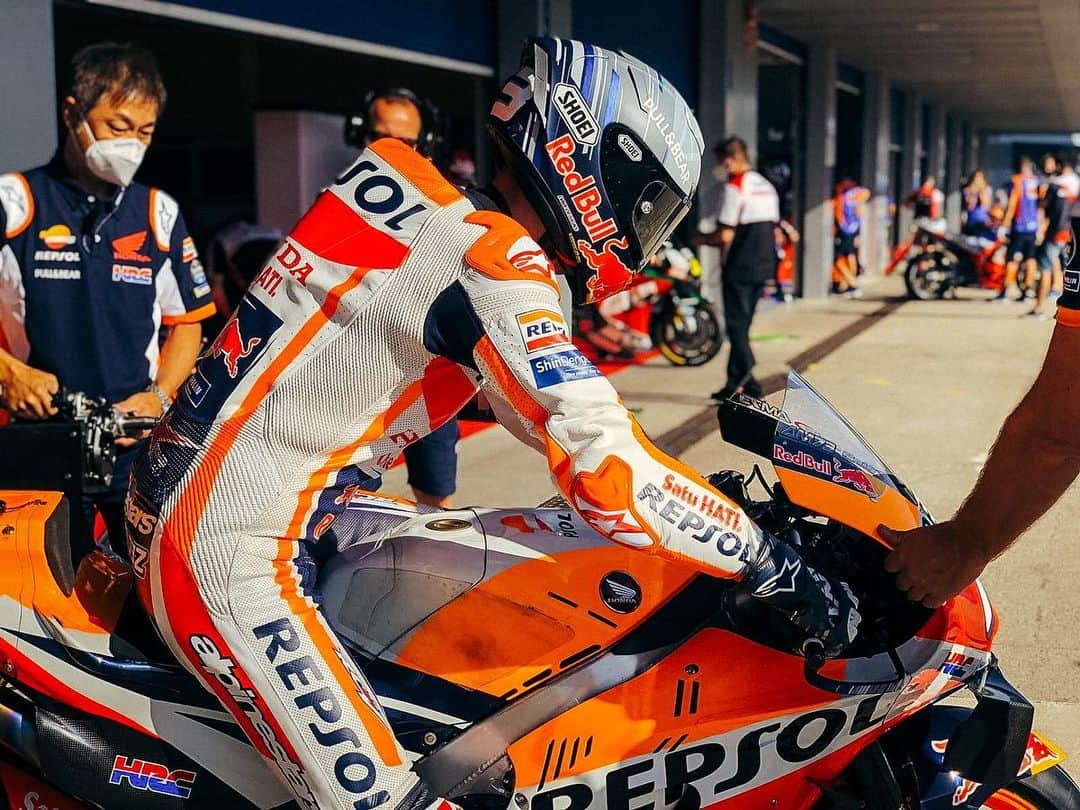 レプソル・ホンダのインスタグラム：「This has been a long time coming... ⠀⠀⠀⠀⠀⠀⠀⠀⠀ #MotoGPIsBack  #Racing #Repsol #Honda #Racing #RepsolHonda #HRC #RC213V #ThePowerOfDreams #Racing #Motorcycle #Team #OneHeart」