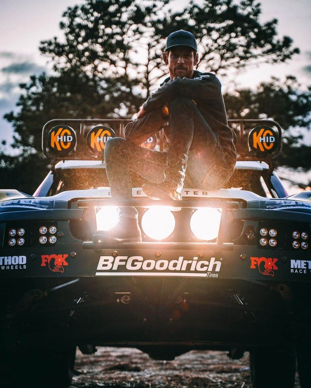 ジェンソン・バトンさんのインスタグラム写真 - (ジェンソン・バトンInstagram)「Bright light bright light! They must be KC’s! #dukeanddexter #spectt #6100 #baja1000」7月15日 8時22分 - jensonbutton