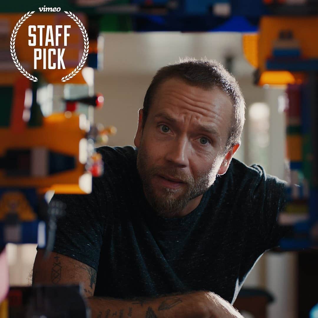 クレア・コフィーのインスタグラム：「@blocksthefilm is a @vimeo staff pick! And @markwebber’s face right here is worth way more than a thousand words. Thank you @vimeo & @ladieswithlenses!」