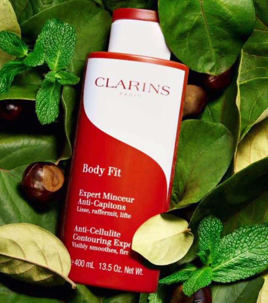 CLARINSさんのインスタグラム写真 - (CLARINSInstagram)「Smooth this summer, our Body Fit Anti-Cellulite Contouring Expert is powered by 8 targeted plant extracts to: 🌿Targets the appearance of cellulite 🌿Visibly firm and hydrate 🌿Help contour and refine #bodyfit #clarins #clarinsskincare 🌿repost: @carlavalero_ poolside with hydrated, velvet skin 🌿」7月15日 9時24分 - clarinsusa