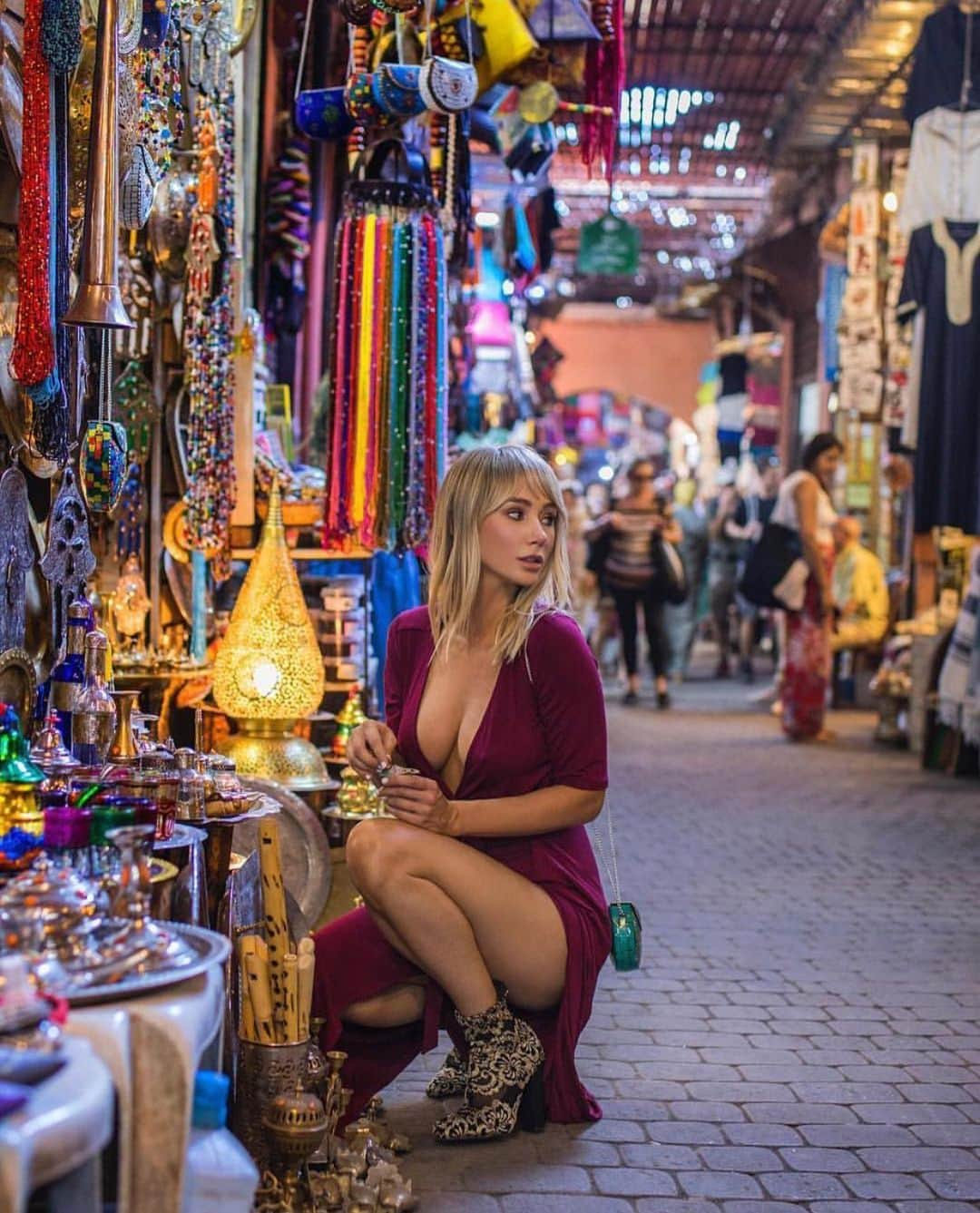 Steve Bitangaのインスタグラム：「Who misses shopping? @saraunderwood  #marrakech #stevebitanga @canonusa 85mm 1.4L」