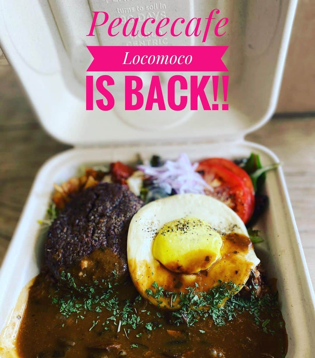 Peace Cafeさんのインスタグラム写真 - (Peace CafeInstagram)「Great news!!! Our popular Locomoco is back 💪💪💪💪 It’s only for limited time, so don’t miss this opportunity!!😉  Today’s Mochi cake is Maycha berry almond and Double chocolate macadamia nut.  Our soup for today is Japanese style: kombu, dried shiitake, sweet potato, Brussels sprout, pumpkin, eggplant, carrot, cauliflower, celery, daikon radish.  Come down and try these out today✨🌈🌈🌈  もちケーキ 抹茶ベリーアーモンド ダブルチョコマカダミアンナッツ  ミソスープ 昆布 乾燥椎茸 スゥイートポテト 芽キャベツ 南瓜 ナス 人参 カリフラワー セロリ 大根  ジャパニーズスタイルです。  #peace #peacecafe #peacecafehawaii #hawaii #locomoco #mochicake #luckywelivehawaii #healthy #vegan #vegetarian #ハワイ」7月15日 9時47分 - peacecafehawaii