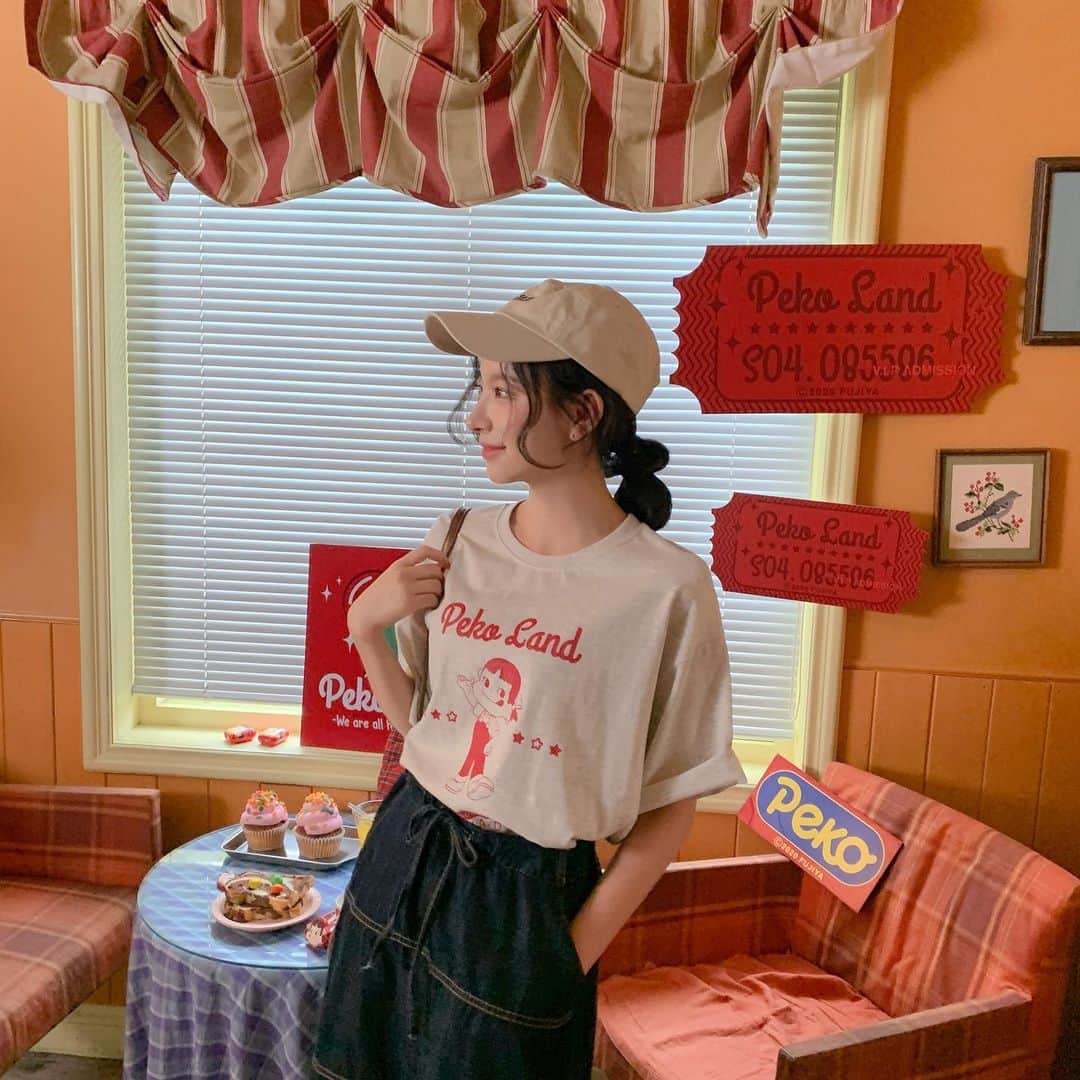Chuuのインスタグラム：「❤️CHUU x Peko❤️ _ 🎡welcome to PEKO LAND🎡 ⓒ2020 FUJIYA _ 7월 15일(수) 오전 11시 OPEN 7.15(Wed) 11AM OPEN _ 드디어 오늘! 1시간 뒤에 오픈 합니다👏🏼💋 짜잔 하고 나타날테니 기대 많이해주세요🤗」