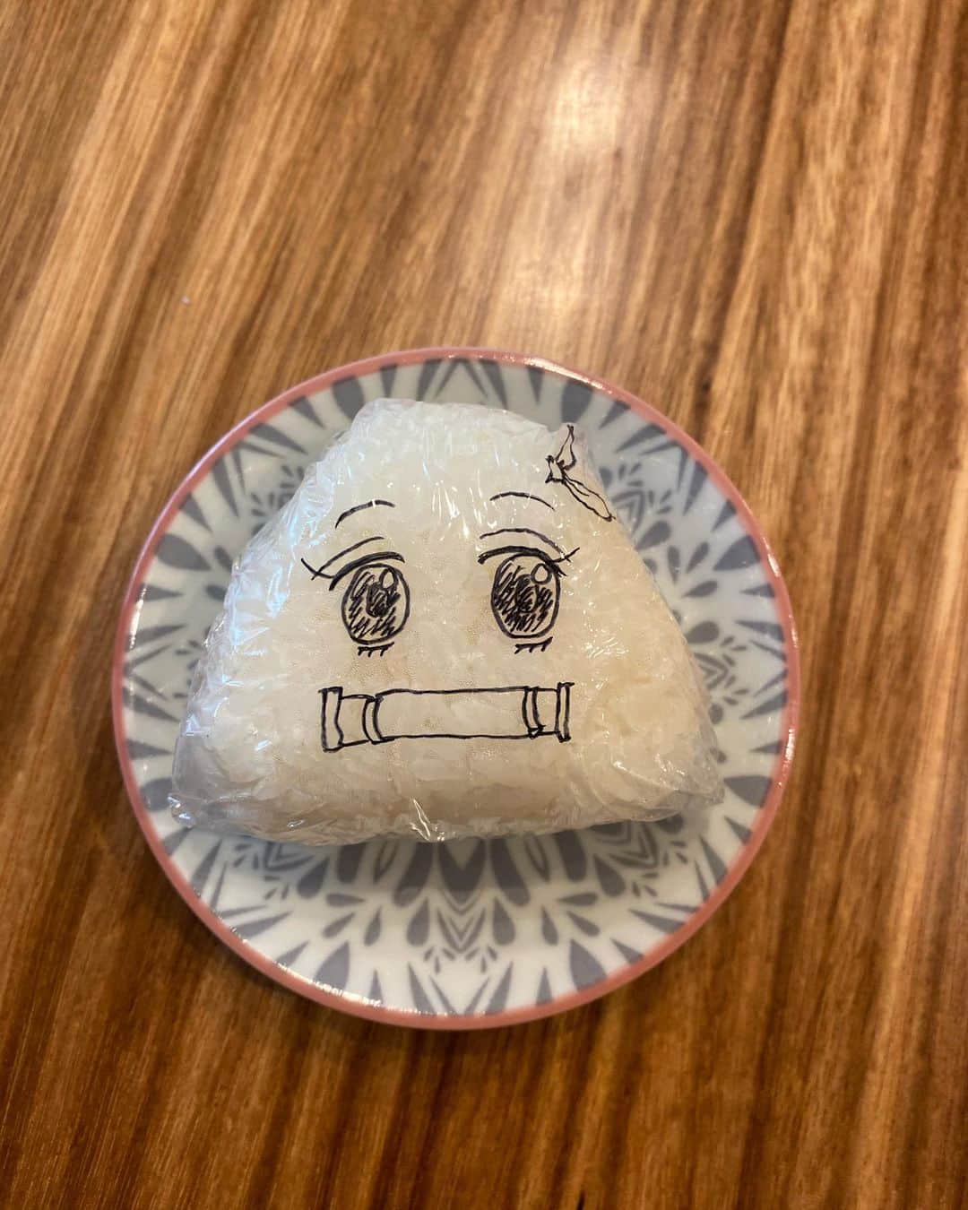 伊藤裕子のインスタグラム：「禰豆子  わかります？笑  #禰豆子 #おにぎり #お弁当 #娘弁当 #最近毎日描かされる #昨日はしのぶ」