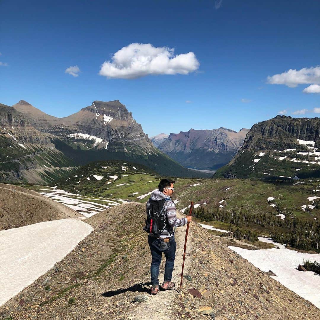 Kishi Bashiさんのインスタグラム写真 - (Kishi BashiInstagram)「You know those days when you can’t stop thanking the world for being so beautiful? Today was one of those days. (This shot is the small ridge above the Hidden Lake Trail). #blessed #glaciernationalpark #goingtothesun #blessed #seriouslyblessed」7月15日 10時34分 - kishi_bashi
