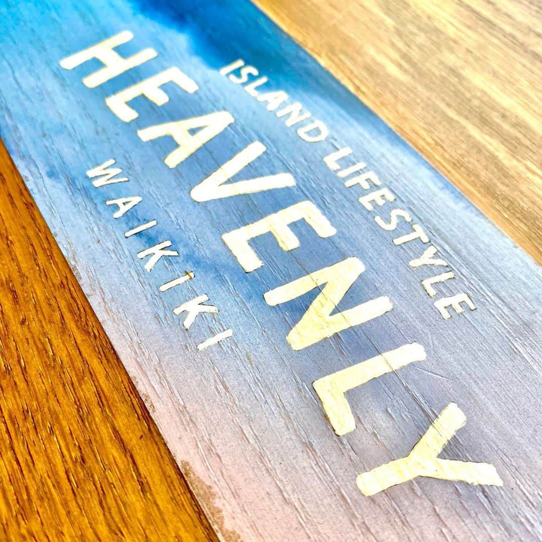 大橋直誉さんのインスタグラム写真 - (大橋直誉Instagram)「明日 7月16日 Heavenly 代官山が始まりますよー‼︎  オーガニックでハワイ感じる食事に合わせてわたくし、自然派ワインのチョイスしてます‼︎  皆さん、忘れたかもしれませんが🐷 本業はソムリエです‼︎  白・オレンジ・赤とバリエーション豊富に揃えて全て食事に合います‼︎自信あり‼︎  すでに宣伝ゼロで、代官山の人たちは朝ごはんからぞろぞろと行ってたのですが ついにディナー営業がスタート‼︎  昨晩、行ってきましたが…超ハッピーになれます🏄‍♂️ ハワイのお店行ったことある人は、めちゃ上がると思われる。 行ったことない人も、少しの間は行けないのでハワイ体験に‼︎  家の近所にイケてる店がまた一軒。 代官山ごもり。。。 @zettoninaken  @sukeshin1023  @shun1tnk  イケてるお店に携わることができて嬉しいです‼︎」7月15日 10時40分 - nao.tirpse