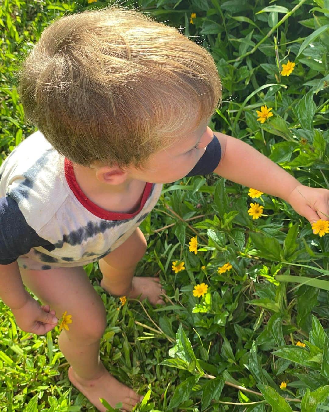 Bethany Hamiltonのインスタグラム：「Sweety filling my momma heart up! 💛🌼💛 In our house, we finish each day with sharing our highlight of the day, something we are grateful for and sometimes our low point of the day.  It usually sparks a sweet bedtime convo and gives insite on how the kiddos are feeling! Fun to create our own traditions! This was a highlight for me this day!」