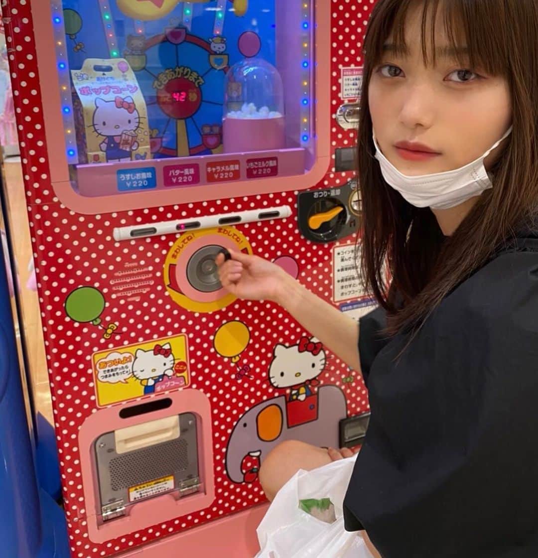のインスタグラム：「キティちゃんのポップコーン見つけるたびにやる女 #ノールック」