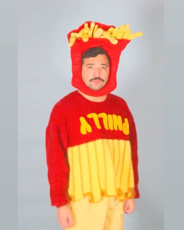 Phil Fergusonのインスタグラム：「Jumper Journey #5  Would you like fries with that? I was originally going to do a pink and black number but the pattern was melting my brain so I went back to my roots and did fries again!  I actually really like this jumper and it is sad I can’t wear it out but eh it’s the sacrifices we have to make during a pandemic!  Anyway now we’re back in lockdown (and potentially in a harder lockdown soon?) I’ll have more time to be making stuff so hopefully you see more from me soon!  Keep safe x  #crochet #sweater #fries #foodart #clothes #fashion #winter #cold #brrr」