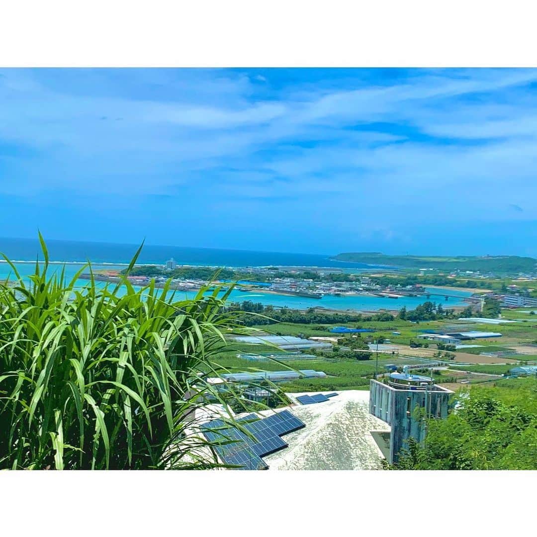 長谷川かすみのインスタグラム：「普通の街並みの景色もいいから素敵よね〜沖縄🥺 また行きたいなぁ〜 お母さん鍾乳洞好きだから、玉泉洞に一緒に行きたい😌」