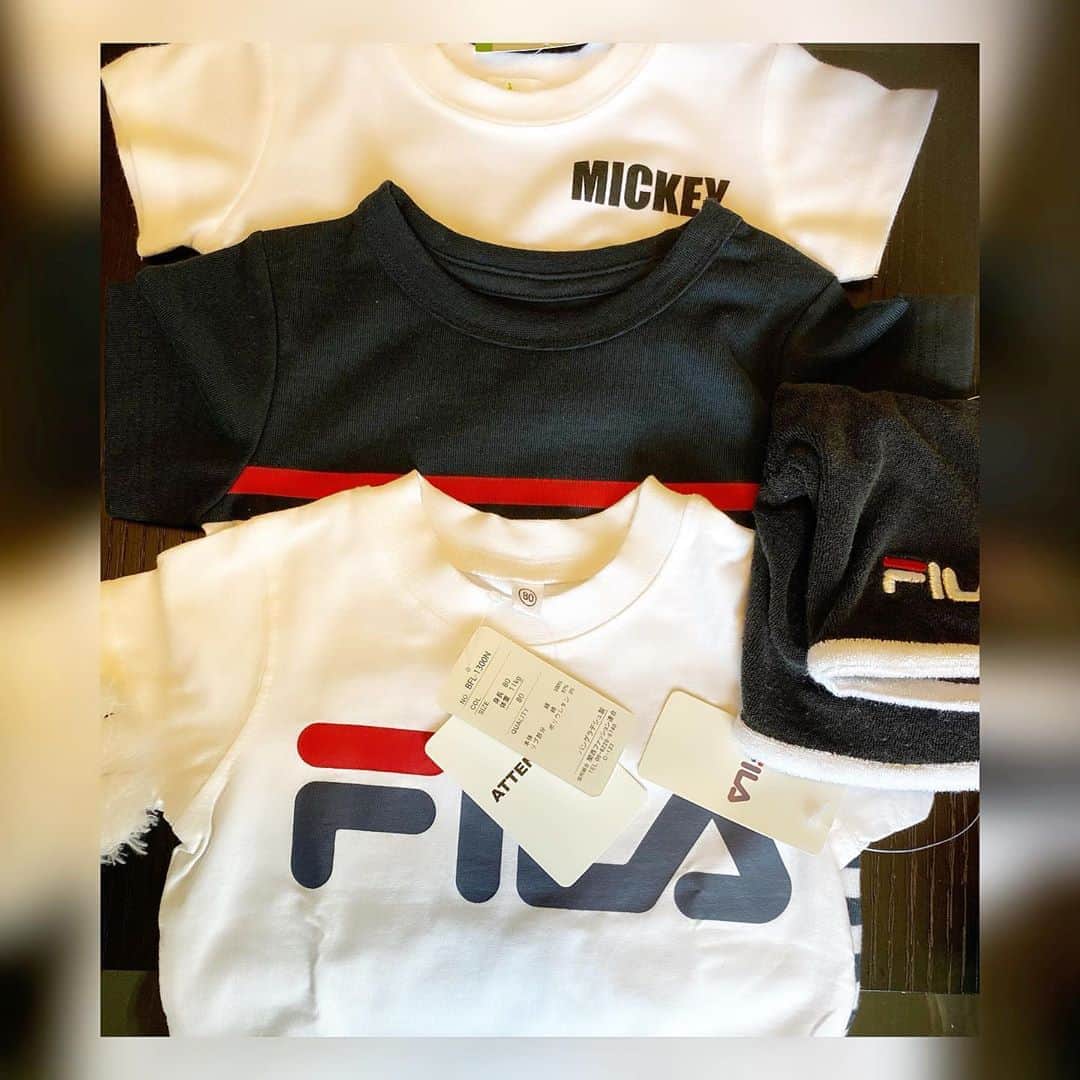 Momoeのインスタグラム：「. . えり姉たつ兄から みよへのプレゼント🎁❤️❤️ 可愛すぎて毎日着てる❤️ （みよの1日の着替え数3〜4回） ありがとう🙇‍♀️❤️❤️ . #撮る時服のタグもう少しどうにかならんかったんか #撮り直さない癖 . .  #happy #家事 #育児 #family #家族 #boy #smile #男の子 #息子 #code #love #lucky #kids #子供 #thankyou #宝物 #ベビー #fashion #follow #心 #縁 #パパ #ママ #家族写真 #男の子ママ #赤ちゃん写真 #photo #子育て」