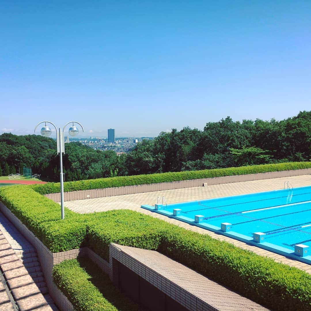 日本工学院さんのインスタグラム写真 - (日本工学院Instagram)「夏の日本工学院 八王子校舎は緑がいっぱいで、とても癒やされます✨ 奥には八王子の景色が広がってます😄 . . 「#日本工学院」をチェック！！ 学生が投稿したリアルな日常風景を見ることができますよ！ . . #nihonkogakuin #専門学校 #日本工学院八王子専門学校 #日本工学院専門学校 #学生投稿写真 #若きつくりびと #ダレカニミセタイソラ #fav_skies #gf_skies #風景 #景色写真 #緑のある暮らし #緑のある暮らしに憧れる #自然派育児 #自然派」7月15日 12時00分 - nihonkogakuin