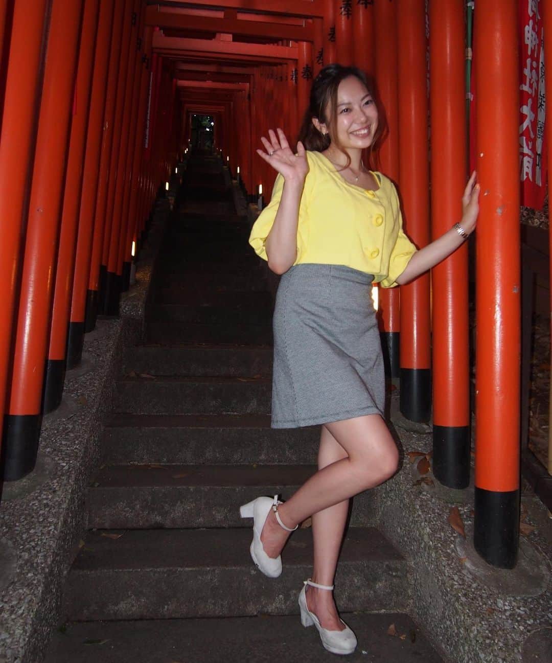 志村玲那さんのインスタグラム写真 - (志村玲那Instagram)「#このまえおでかけした時の👗💜 #いっぱい歩き回ったよ✨ #ためぶるーでお散歩したの🦋💙 #まどかが一眼レフのカメラを持ってきてくれたからたくさん写真撮ったんだよ👻 #ありがとう💕  撮影者:@ruru_61310  #鳥居　#⛩ #神社めぐり　#東京のお伊勢様 #都内神社　 #ワンピース  #yellow」7月15日 17時29分 - rena_shimura