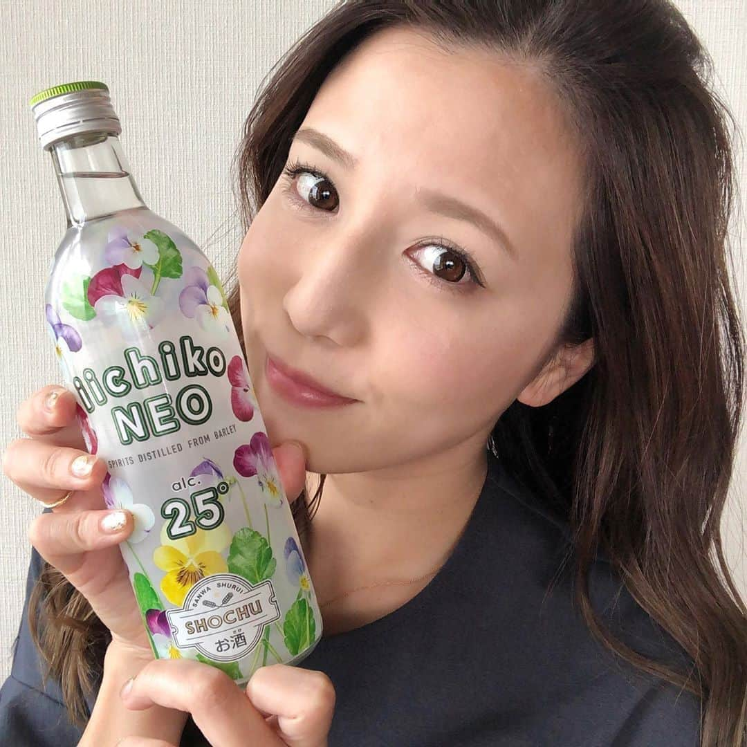 丸高愛実さんのインスタグラム写真 - (丸高愛実Instagram)「新発売のiichiko NEO😝見た目可愛い〜💚💙 すっきりしているからどんなお食事にもよく合うよ🤤💓 私はソーダ割りにしてます✌️  今ならキャンペーンもやってるみたい🤩 チェックしてみてね💓   #iichikoNEO #NEOハイ #ネオハイ #ハイボールのための本格焼酎#ハイボール #焼酎ハイボール #炭酸割り #ソーダ割り #糖質ゼロ #プリン体ゼロ #すっきり#いいちこ男子 #いいちこ女子  #いいちこ #iichiko #PR」7月15日 17時31分 - marutakamanami