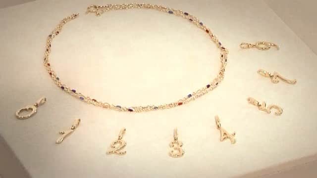 のインスタグラム：「・ 【Number charm🥇✨】 ・ ラッキーナンバーモチーフが新登場しました。  小ぶりなサイズのため、 お好きないくつかの数字や 他のチャームと組み合わせて 一緒につけることも可能です！  お気に入りのジュエリーにプラスして さらにグレードアップするのはいかがでしょうか？ ・ ・ ・ ・ #GINZATANAKA #ginzatanaka #ギンザタナカ #田中貴金属 #田中貴金属ジュエリー #summer #jewelry #K18 #Pt #GOLD #Platinum #ゴールド #プラチナ #luckynumber #luckycharm #ペンダント #ネックレス #ブレスレット #サマージュエリー」