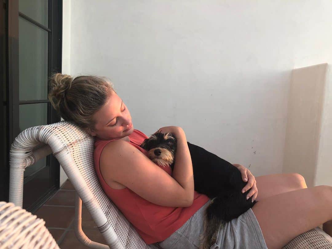 リリ・ラインハルトのインスタグラム：「I’m starting to think Milo is my actual human son.」