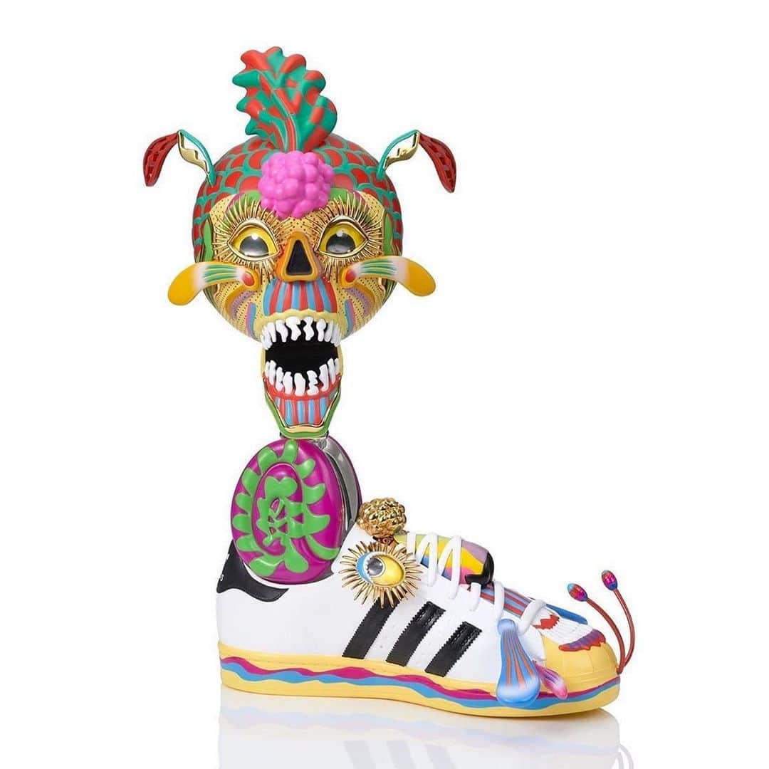 HYPEBEASTさんのインスタグラム写真 - (HYPEBEASTInstagram)「@hypebeastart: @keiichitanaami_official and @adidasoriginals unveil a new collaborative sculpture. It’s currently on view at @nanzukaunderground as a part of the artist’s “Memorial Reconstruction” show which will run through till August 8.⁠⠀ Photo: NANZUKA Gallery」7月15日 12時33分 - hypebeast