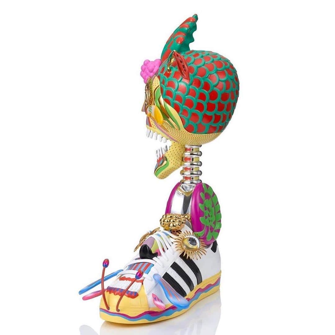 HYPEBEASTさんのインスタグラム写真 - (HYPEBEASTInstagram)「@hypebeastart: @keiichitanaami_official and @adidasoriginals unveil a new collaborative sculpture. It’s currently on view at @nanzukaunderground as a part of the artist’s “Memorial Reconstruction” show which will run through till August 8.⁠⠀ Photo: NANZUKA Gallery」7月15日 12時33分 - hypebeast