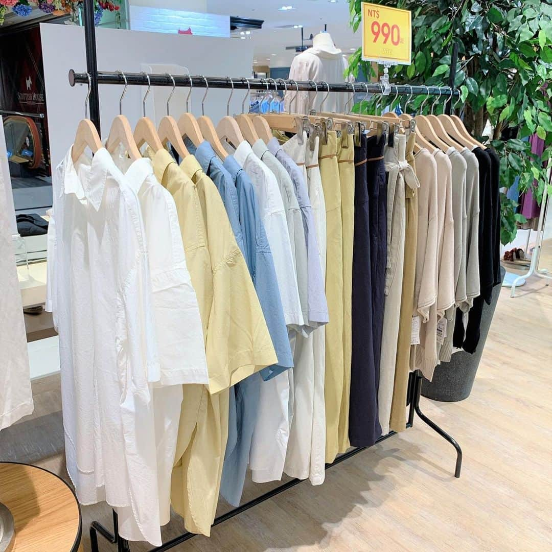 LOWRYS FARM-TWさんのインスタグラム写真 - (LOWRYS FARM-TWInstagram)「\ FINAL SALE 再加碼 / 夏季新品低至5折起! 期間限定滿額現折優惠😍 . 集合日本人氣女裝品牌，全面特價中!! ▪ @lowrysfarm_tw ▪ @heather_taiwan ▪ @jeanasis_tw . @dotst_taiwan 台灣官網同步優惠❤️ . #lowrysfarm #new #lf_tw #tops #summer #summeroutfit #summerfashion #lookbook #style #snap #穿搭 #大人カジュアル #love #instagood #photooftheday #fashion #beautiful #happy #cute #tbt #sale」7月15日 12時35分 - lowrysfarm_tw