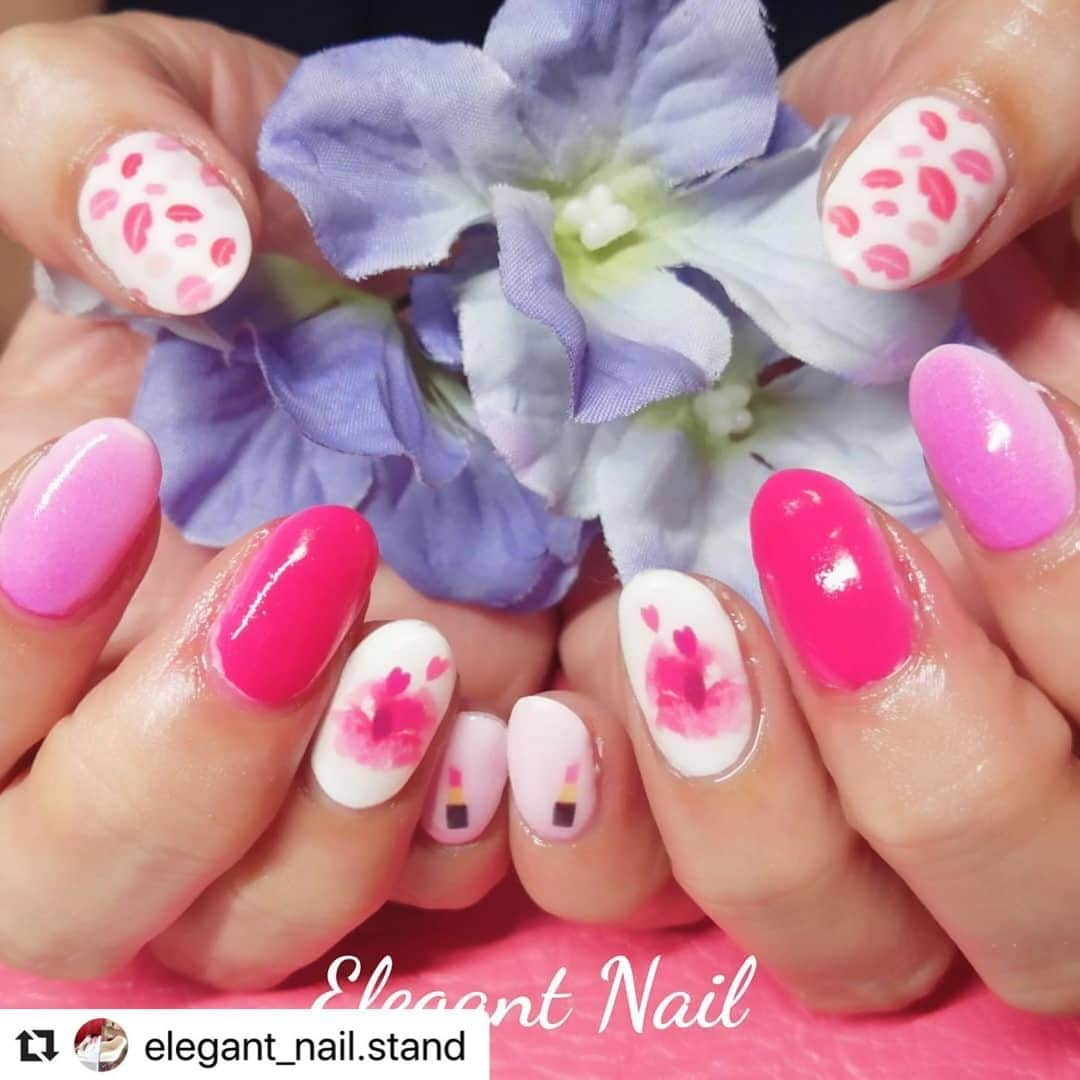 ネイルスタンド　ツメコさんのインスタグラム写真 - (ネイルスタンド　ツメコInstagram)「#Repost @elegant_nail.stand with @make_repost ・・・ 梅雨空を吹き飛ばす 可愛いいPOPなデザイン❤  いつもありがとうございます✨  #ネイル #ネイルスタンドツメコ #エレガントネイル #Nail #ジェルネイル #プリンターネイル #ネイルプリンター #ツメコ #tsume.co #7月新作デザイン #POP #キスマーク💋 #夏ネイル #滋賀県野洲市ネイルサロン #美爪 #時短 #プチプラ」7月15日 13時10分 - tsume.co