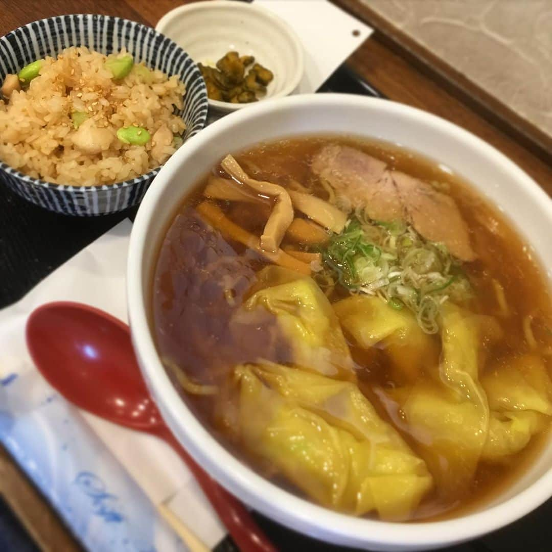 木村ひさしさんのインスタグラム写真 - (木村ひさしInstagram)「最高のおっさんの昼ごはん。 麺好み　いまむら　ワンタン麺(平切り、醤油)＋鶏と枝豆の炊込みご飯 #最高のおっさんのラーメン  #2020チャレンジ第一弾」7月15日 13時25分 - kimura.hisashi