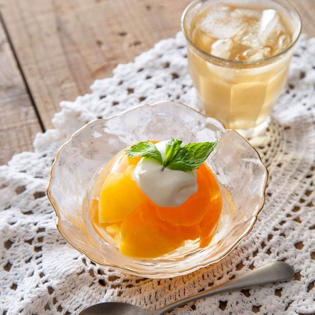 3COINSさんのインスタグラム写真 - (3COINSInstagram)「🍊Summer Tableware🍊  金縁ガラスボウルM  300円(税込330円)  おうちカフェにピッタリ☕️🥞 写真映えバッチな金縁食器が入荷！  店舗により在庫が異なりますので、お立ち寄りの店舗までお問い合わせください。  #3COINS #スリーコインズ #スリコ #夏 #夏食器 #食器 #夏休み #おうちカフェ #映え #映えカフェ #おうち時間 #新商品 #商品情報 #プチプラ  #金縁 #金縁食器 #プレート #デザート #デザート器 #ガラスボウル」7月15日 14時00分 - 3coins_official