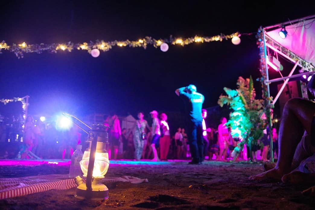 Tropical Discoさんのインスタグラム写真 - (Tropical DiscoInstagram)「【Good Music Party in Sarushima 2020開催断念のお知らせ】  2018年、2019年と2年連続で開催し、本年も開催を準備をしてきましたGood Music Party in Sarushimaは、新型コロナウイルス感染拡大の収束の目処が見えない状況下、来場者、出演者、スタッフなど全ての皆様の安全と健康への考慮、また感染拡大防止の観点から開催を断念することとなりました。今年の開催に関する情報は解禁はしておりませんでしたが、多数のお問い合わせを頂きましたので、この様な発表をさせて頂いた次第です。  改めて、新型コロナウイルス感染により影響を受けられた皆様に心よりお見舞い申し上げると共に、一日も早い収束による皆様の健康と通常の社会を取り戻せることを心よりお祈り申し上げます。  来年は、夜風に吹かれながら、平穏な日々への感謝とエンターメントの大切さを皆様と一緒に共有できる瞬間を創れることを楽しみにしています。  Good Music Party」7月15日 14時07分 - goodmusicparty