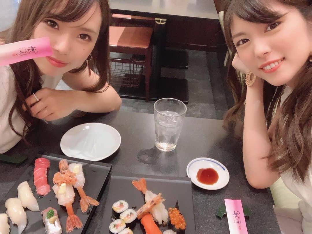 朝比奈果歩さんのインスタグラム写真 - (朝比奈果歩Instagram)「ほにゃ〜🧸❤️ 、 、 、 、 、 🍣🍣🍣ざんまい🍣🍣🍣 、 撮影会後。 、 、 、 #仲良すぎ #レースクイーン #自撮り #セルフィー #セルカ #おしゅし  #racequeen #rq #selfie #selca #sushi  #레이싱모델 #赛車女郎 #自拍 #셀카 #셀피」7月15日 14時43分 - kaho_asahina