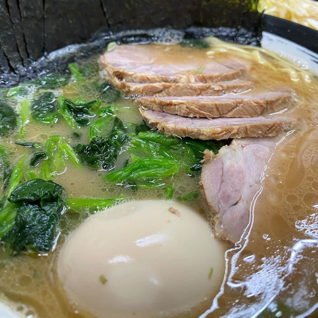 中谷一馬さんのインスタグラム写真 - (中谷一馬Instagram)「#日吉 の #ソウルフード #家系ラーメン #武蔵家  #特製ラーメン #味玉 #特上のり #麺固め #味濃いめ #油多め #めっちゃ美味い (￣▽￣)♡ #立憲民主党 #衆議院議員 #中谷一馬 #訪れたラーメン店1000軒以上 #心の友はダイエットの敵 #港北の美味しいご飯屋さん #日吉本町 #箕輪町 #下田町 #綱島東 #綱島西 #綱島」7月15日 15時30分 - kazuma_nakatani