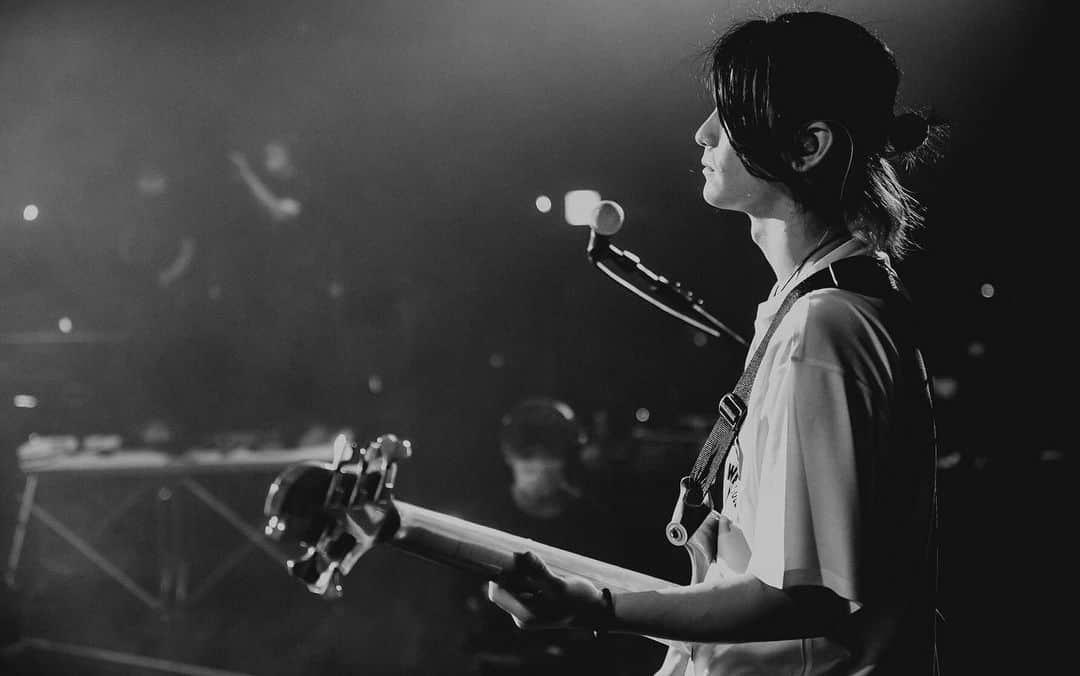 滝口大樹のインスタグラム：「photo:@yamada_mphoto  #感覚ピエロ #Sugiguitars #SugiBass  #instabass #daddario #NYXL」