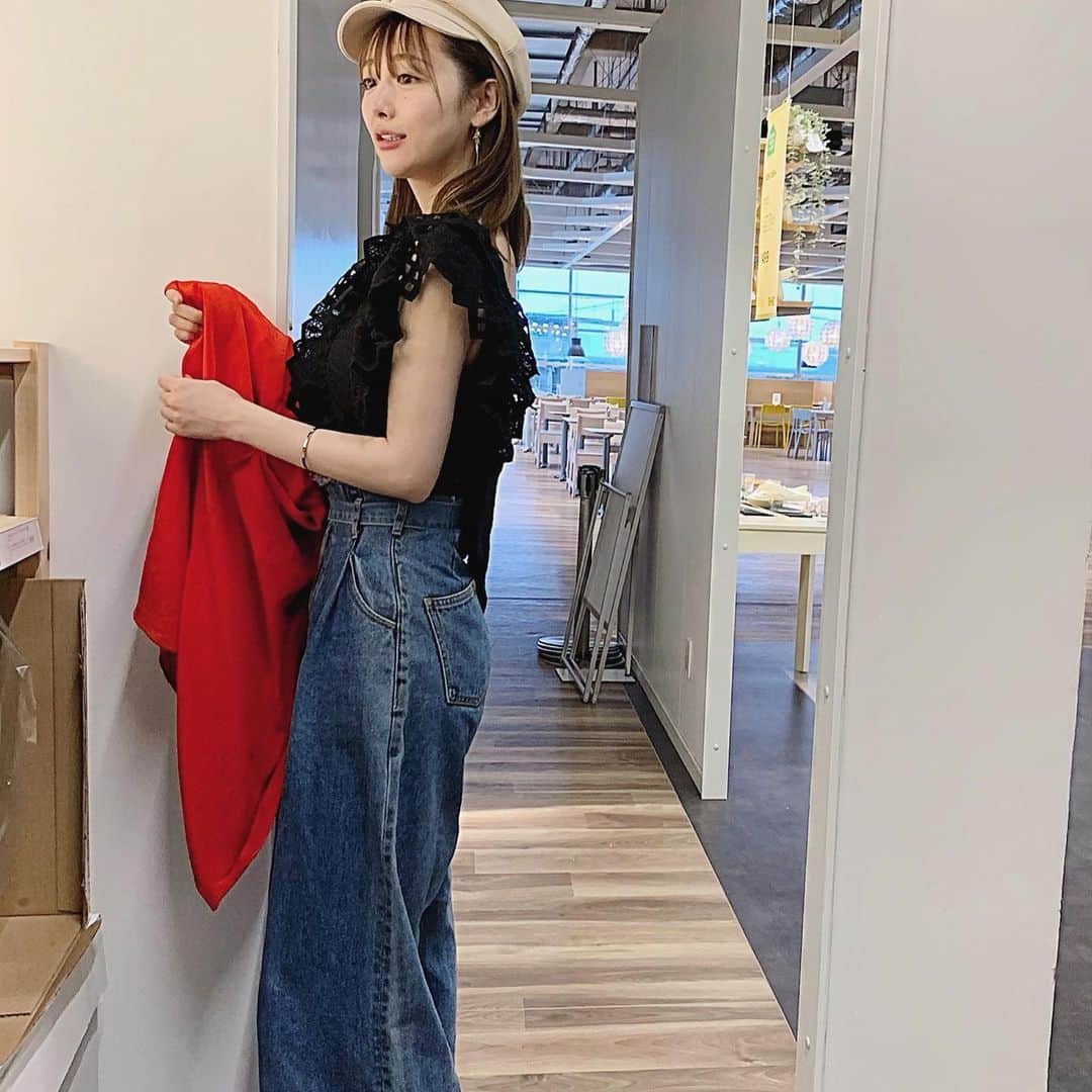 のインスタグラム：「@illpy.1628 さんから 可愛い夏のお洋服いただきました💓  黒のフリルトップスです✨ 甘めなのでパンツスタイルにしても パキッとならず大人ふわふわで とってもお気に入りです☺️💓  他にも可愛いお洋服がいっぱいあった、、、！！  https://illpy.thebase.in/  #illpy #イルピー #fashion #korea #japanesegirl  #photooftheday #instagood #ootd #followme #likeforlike #like4like #follow4follow #followforfollow #f4f #粉我 #动漫 #时装 #好吃 #赞 #偶像 #韓国ファッション」