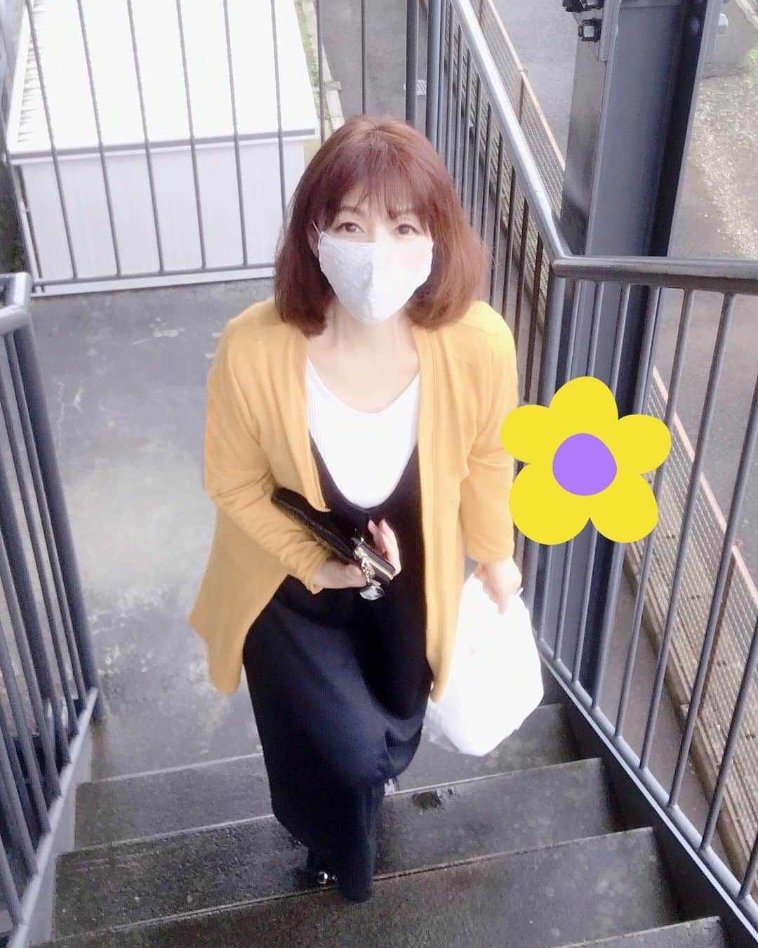 富岡美羽のインスタグラム：「気づくと16時！遅いお昼です。スタッフさんと一緒にお弁当を買ってきました😊♬ 最近は殆ど外食をしていない今日この頃。それに今日はエレベーターを使わずに階段でゆっくり5階まで上ってみましたょ^ ^  早くお目当のカフェやレストランに行けるようになりたいな💕  #富岡美羽」