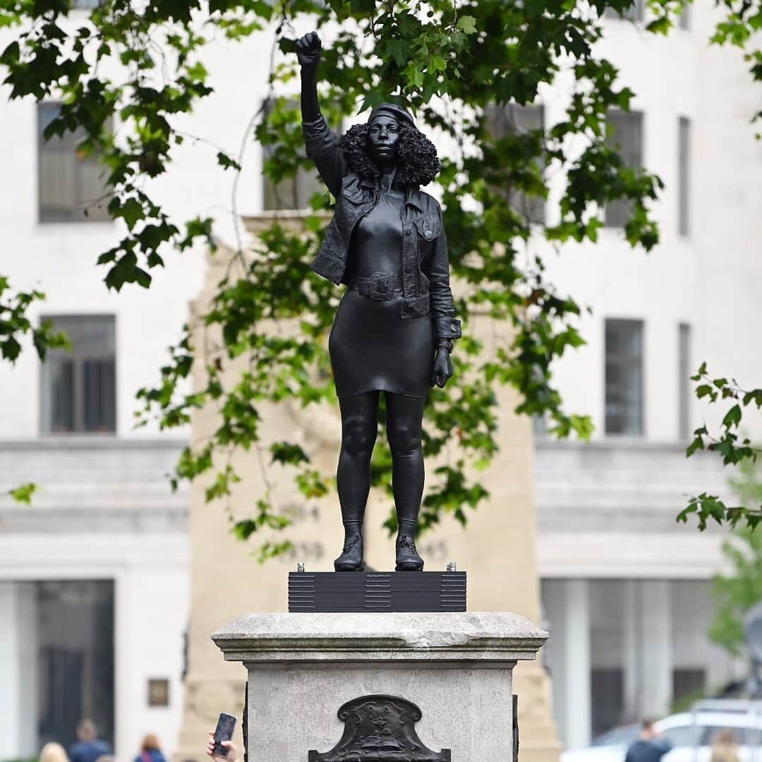 HYPEBEASTさんのインスタグラム写真 - (HYPEBEASTInstagram)「A Black Lives Matter activist sculpture has replaced the statue of the British slave trader Edward Colston in Bristol, England. The new sculpture is titled ‘A Surge of Power (Jen Reid) 2020’ and was created by @marcquinnart. It shows Reid standing with one fist raised – a symbol of the Black Power movement, and a direct reference to the photograph taken of her. It was erected at dawn by a team directed by the artist, who used a crane to lift the work onto the vacant plinth. Check the link in bio for the full story.⁠⠀ Photo: Matthew Horwood/Getty Images」7月16日 2時41分 - hypebeast