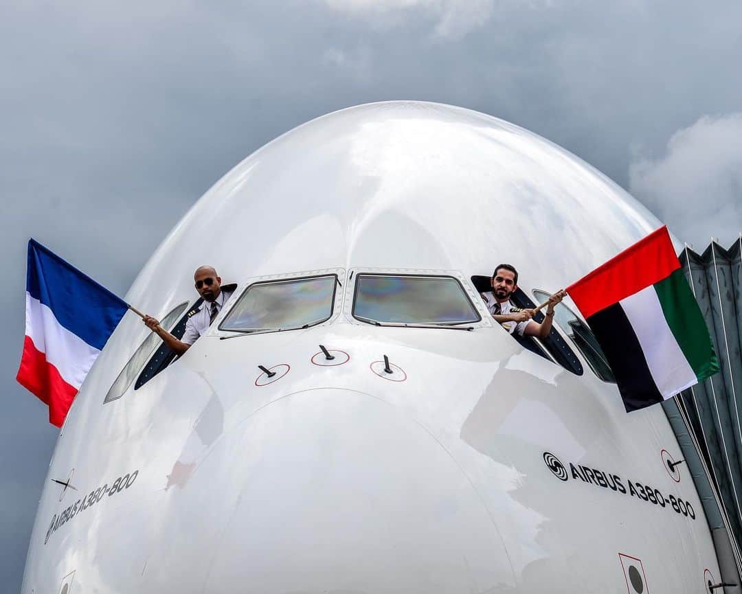 エミレーツ航空さんのインスタグラム写真 - (エミレーツ航空Instagram)「The Emirates @Airbus A380 says ‘Bonjour Paris’! Our flagship superjumbo received a special welcome at @ParisAeroport today as Emirates became the only airline to serve France with a scheduled A380 service. @DXB」7月16日 1時19分 - emirates