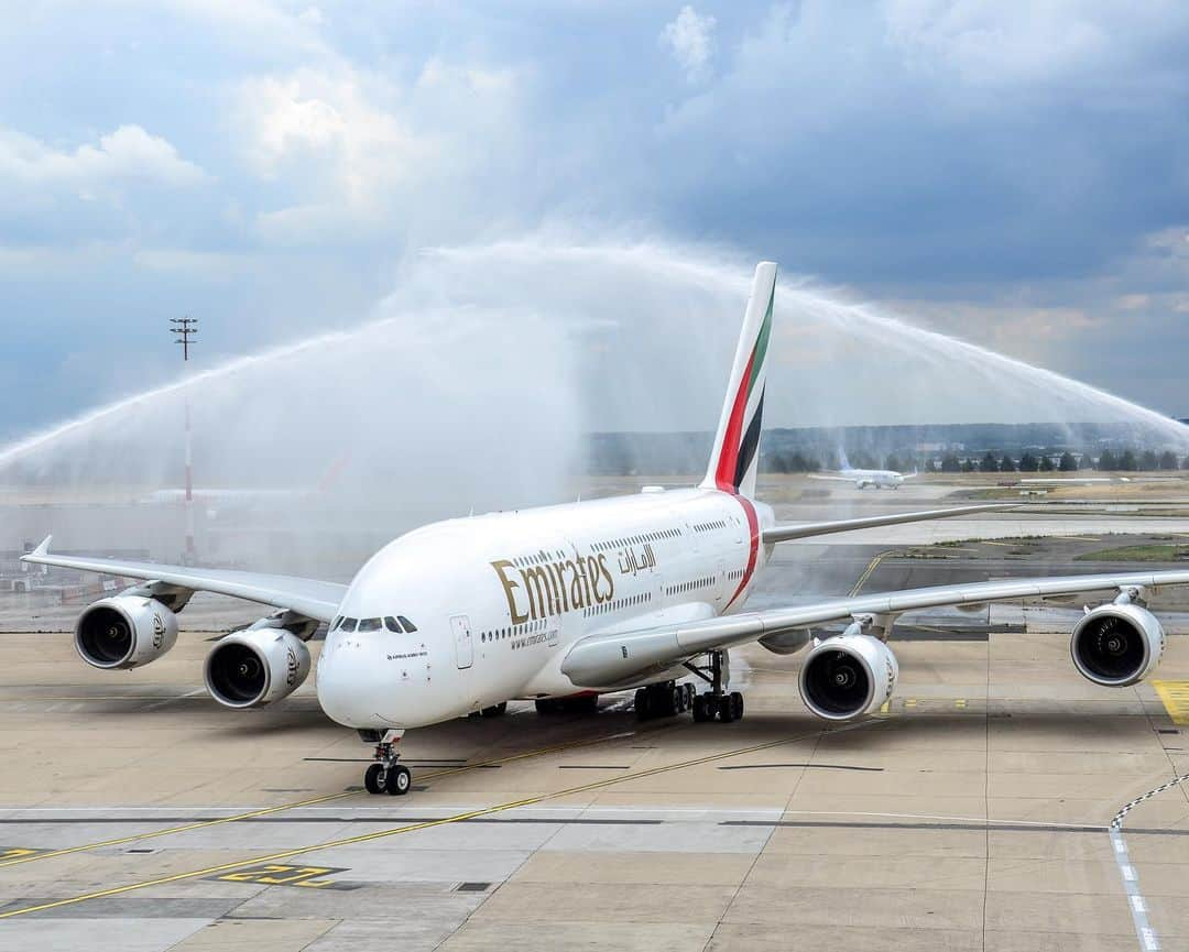 エミレーツ航空さんのインスタグラム写真 - (エミレーツ航空Instagram)「The Emirates @Airbus A380 says ‘Bonjour Paris’! Our flagship superjumbo received a special welcome at @ParisAeroport today as Emirates became the only airline to serve France with a scheduled A380 service. @DXB」7月16日 1時19分 - emirates