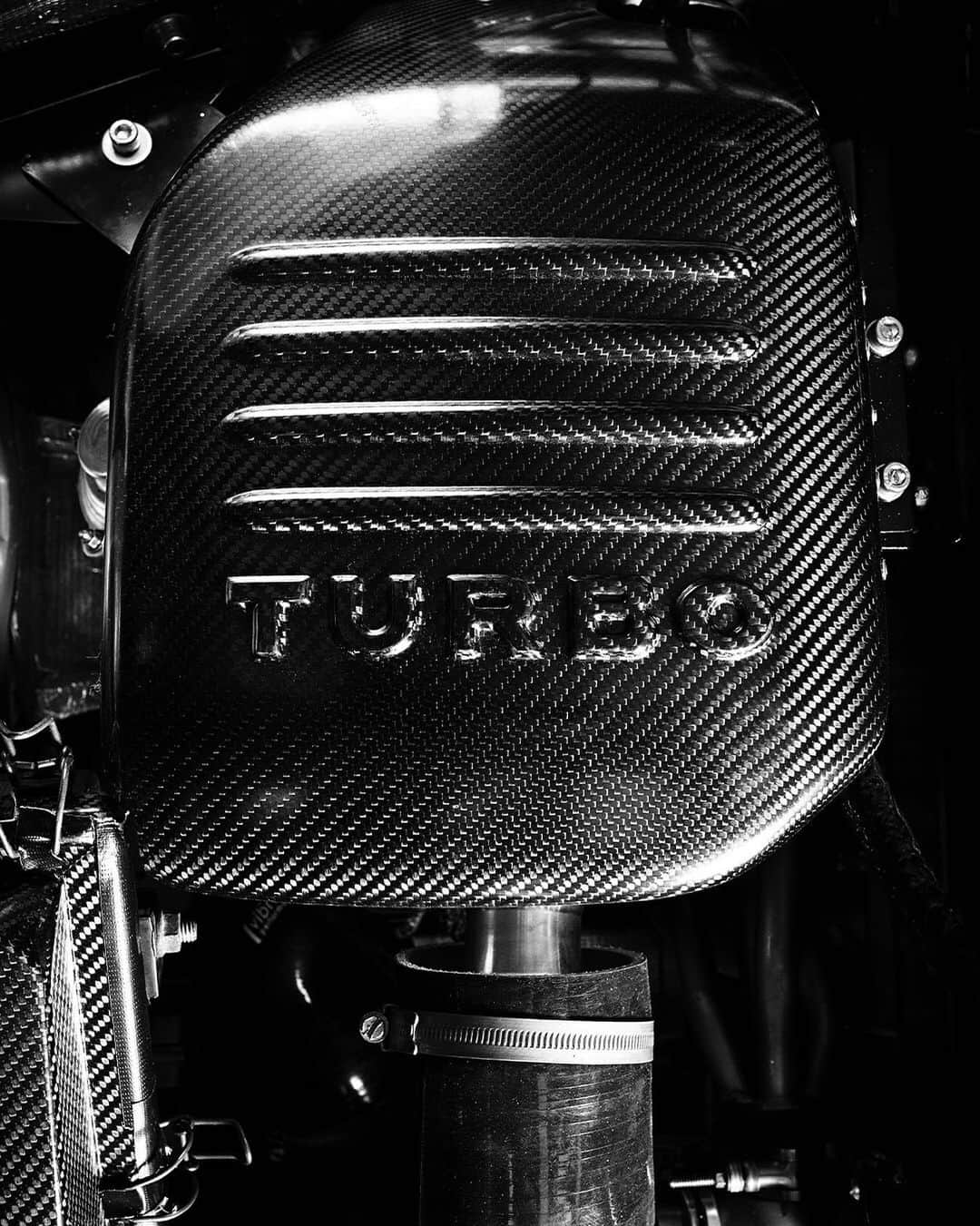 ケン・ブロックさんのインスタグラム写真 - (ケン・ブロックInstagram)「More carbon fiber, more better? YES. Some new CF bits have been fitted on my my Ford Escort RS Cossie V2 for this week’s race. I like. #iheartcarbonfiber #TURBO #BlockEscortCossieV2」7月16日 1時12分 - kblock43