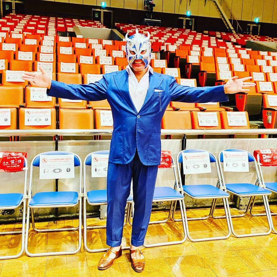 ウルティモ・ドラゴンさんのインスタグラム写真 - (ウルティモ・ドラゴンInstagram)「Finally was able to return to Korakuen, with social distance, but I was very happy to be back.  @dragongate_pro @toru.kido  #kōrakuenhall  #ソーシャルディスタンス」7月16日 1時28分 - ultimodragon_oficial