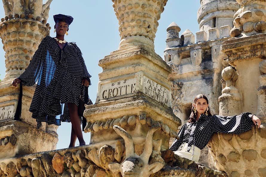 ランバンのインスタグラム：「For #LanvinSS21, Creative Director @brunosialelli initiates a dialogue between the real and the imaginary, just as the clothes themselves are an interplay of masculine and feminine, for him and for her. Captured in stills and motion image, the models become an ensemble cast, heroes and heroines of an unfolding drama. Discover more via link in bio.  #LePalaisIdeal  #Lanvin」